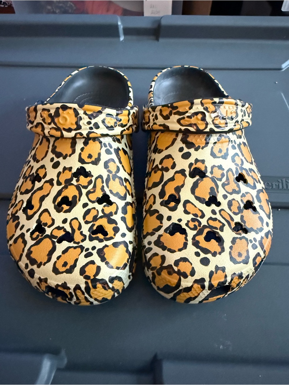 CROCS disney’s animal Kingdom Leopard print with hidden Mickey’s size 7